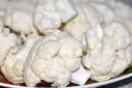 Цветная капуста с тыквенными семечками и орешками: шаг 1