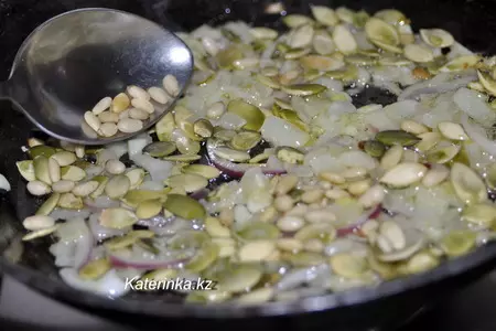 Цветная капуста с тыквенными семечками и орешками: шаг 3