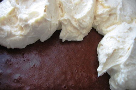 Шоколадные брауниз с творожным покрытием и изюмом: шаг 2