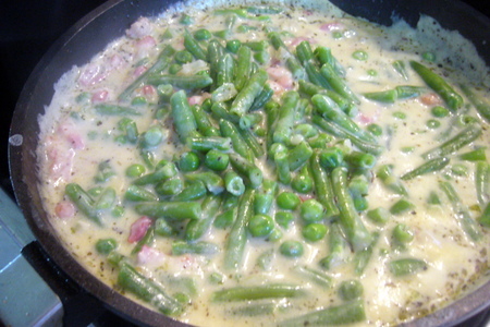 Паста фарфалле со сливочным соусом, зеленым горошком и стручковой фасолью: шаг 4