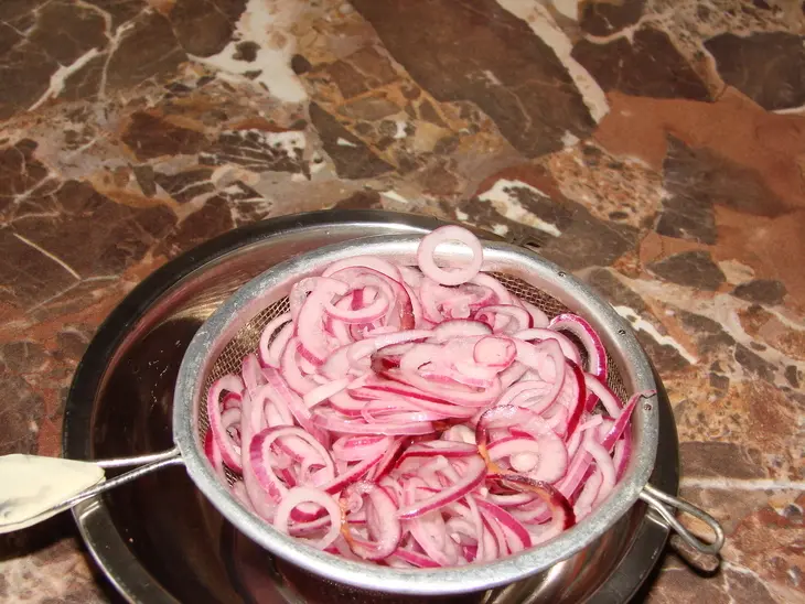 Салат ,луковый с фаршем,: шаг 10