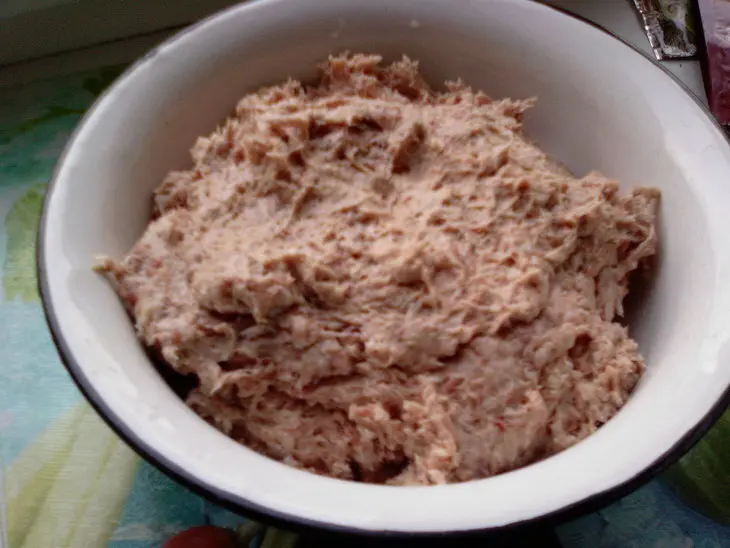 Мясной венок с перепелиными яйцами, запечённый в лаваше: шаг 2