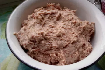 Мясной венок с перепелиными яйцами, запечённый в лаваше: шаг 2