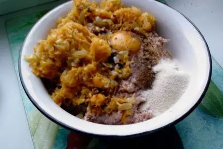 Мясной венок с перепелиными яйцами, запечённый в лаваше: шаг 3