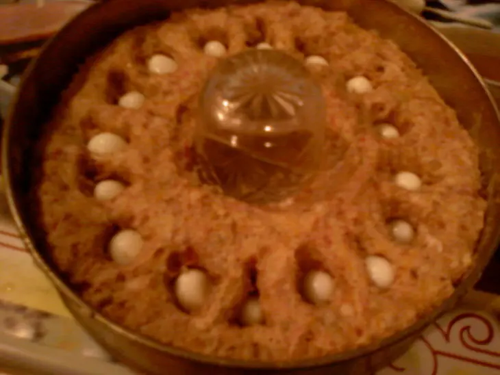 Мясной венок с перепелиными яйцами, запечённый в лаваше: шаг 4