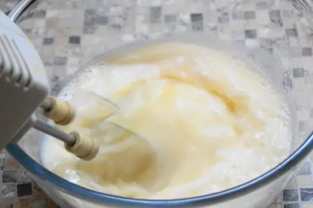Шоколадный бисквит на кипятке: шаг 12