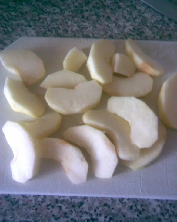 Медовый кекс с яблоком и изюмом: шаг 2