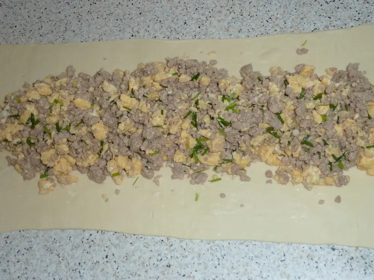 Пирог слоеный с мясом и яйцом, тот да не тот.: шаг 1