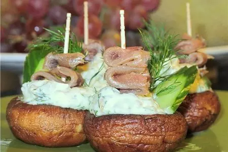 Закуска из шампиньонов с анчоусами welcom.: шаг 3