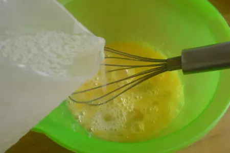 Творожные блины с луком и зеленью: шаг 4
