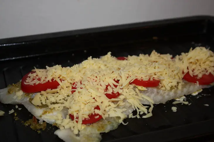 Пангасиус с сыром и помидорами: шаг 2