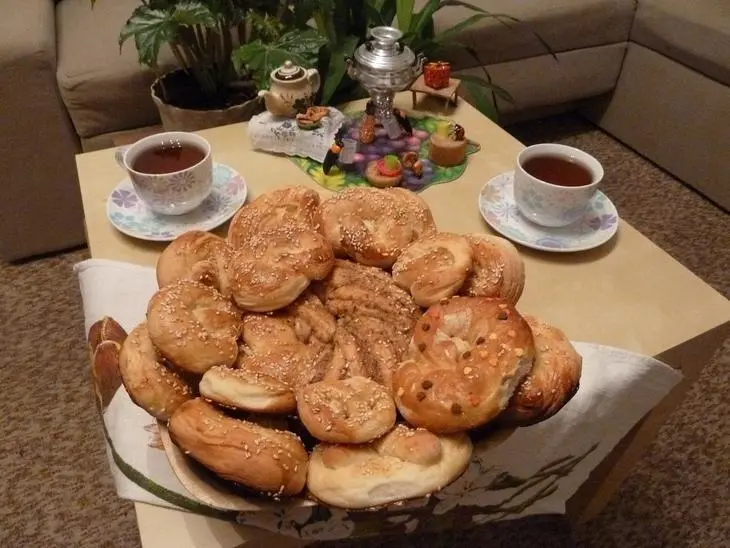 Крендель праздничный(от мухи-цокотухи): шаг 13