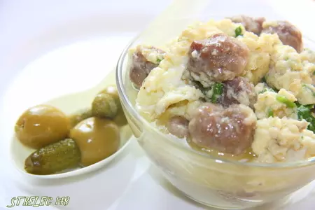 "каша" из яиц и минералки с куриными тефтелями.: шаг 3