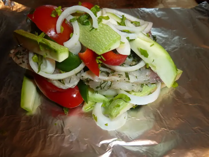 Филе морского языка с овощами, приготовленное в фольге на пару: шаг 6