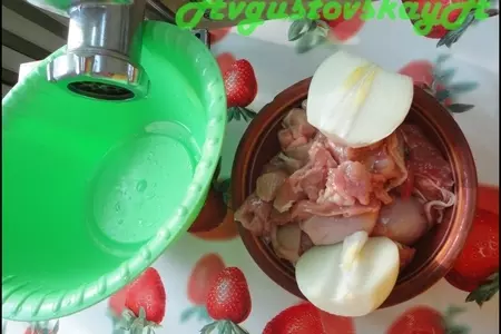 Курочка в чулочке с картофельными шариками на гарнир: шаг 3