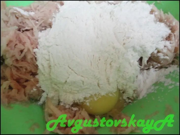 Курочка в чулочке с картофельными шариками на гарнир: шаг 11
