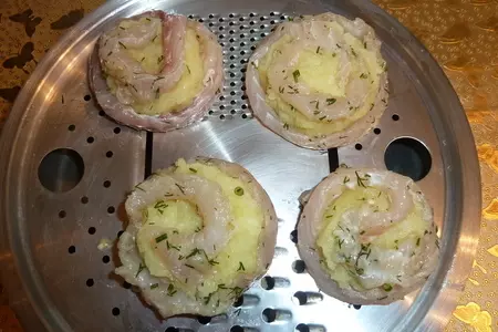 Рыбные розочки с картофелем на пару: шаг 7