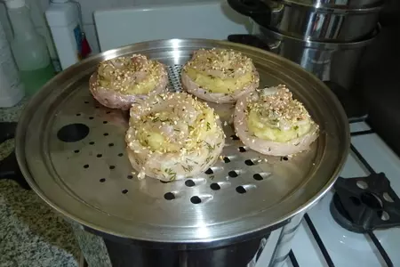 Рыбные розочки с картофелем на пару: шаг 8