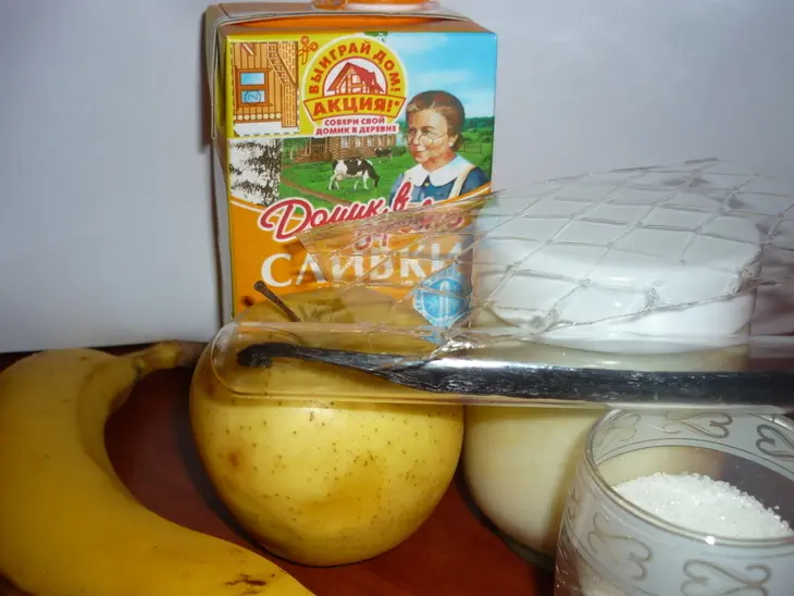 Панна котта с карамелизованными яблоком и бананом: шаг 1
