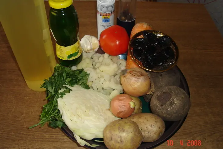 Борщ с черносливом и сырными плюшками: шаг 1