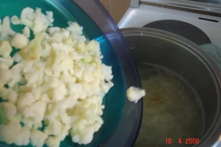 Борщ с черносливом и сырными плюшками: шаг 4