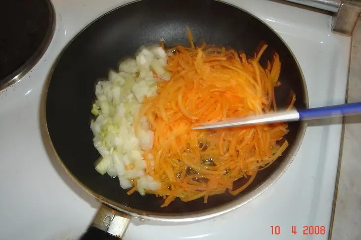 Борщ с черносливом и сырными плюшками: шаг 5