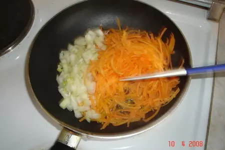 Борщ с черносливом и сырными плюшками: шаг 5