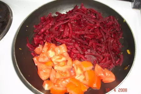 Борщ с черносливом и сырными плюшками: шаг 6