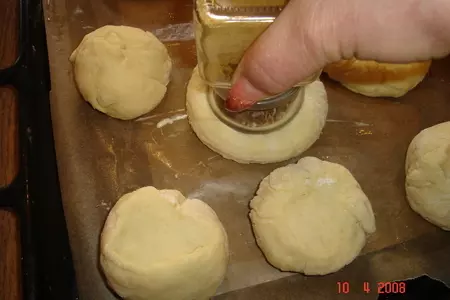 Борщ с черносливом и сырными плюшками: шаг 7