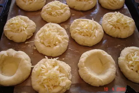 Борщ с черносливом и сырными плюшками: шаг 8