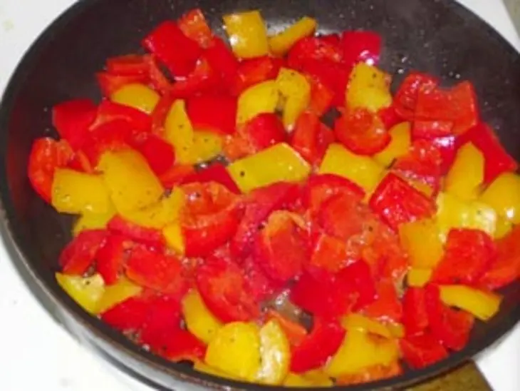 Маффины с паприкой, оливками и сыром: шаг 3