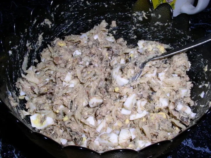 Картофельные пирожки со шпротами: шаг 2
