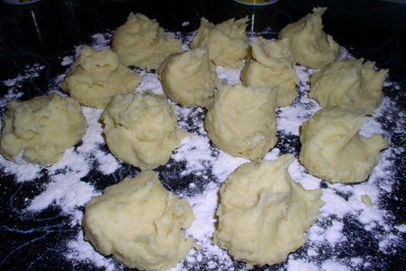 Картофельные пирожки со шпротами: шаг 3