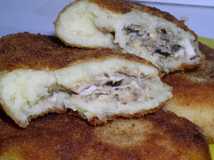 Картофельные пирожки со шпротами: шаг 5