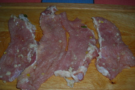 Мясо под картофельно - сырной шубой: шаг 2
