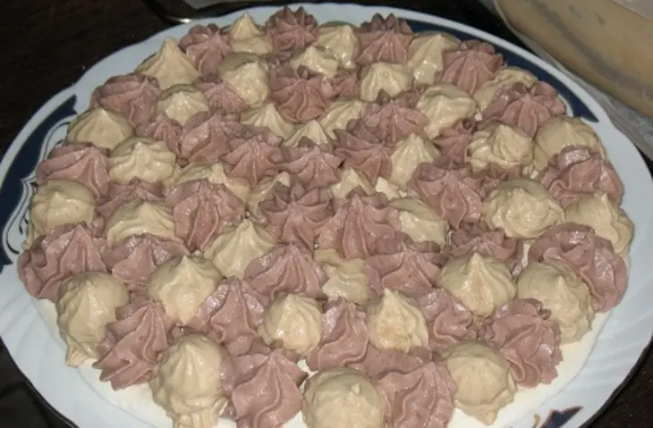 Торт-безе с двумя кремами: ореховым и кофейным: шаг 2