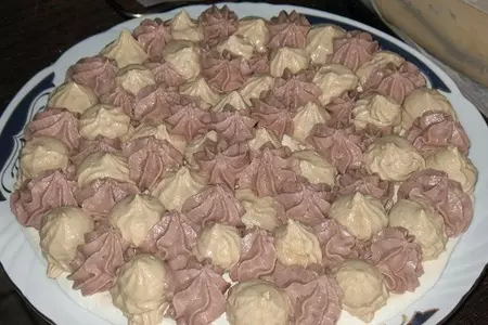 Торт-безе с двумя кремами: ореховым и кофейным: шаг 2