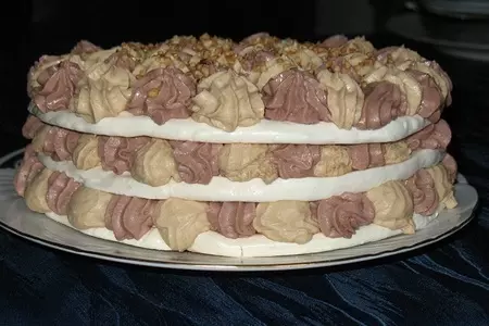 Торт-безе с двумя кремами: ореховым и кофейным: шаг 3