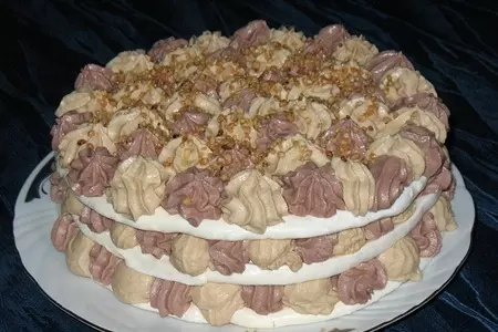 Торт-безе с двумя кремами: ореховым и кофейным: шаг 4