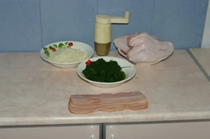 Куриные рулеты с сыром и шпинатом: шаг 1