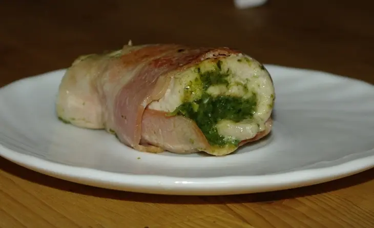 Куриные рулеты с сыром и шпинатом: шаг 10