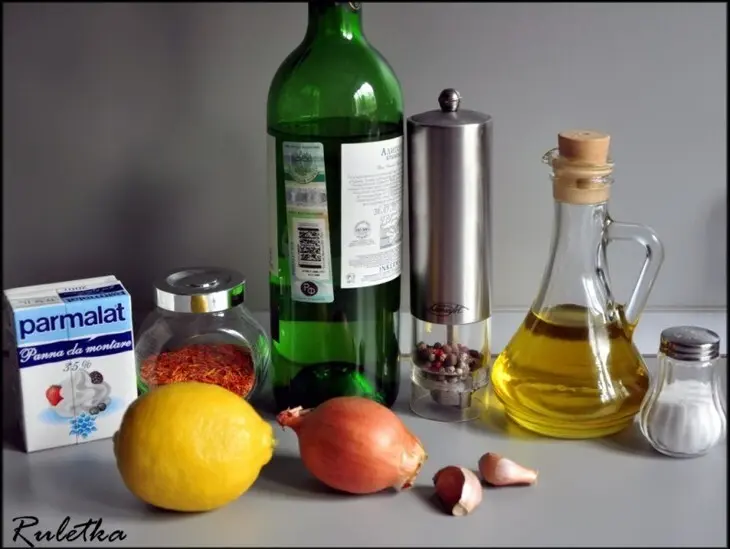 Котлеты из белой и красный рыбы с соусом.: шаг 7