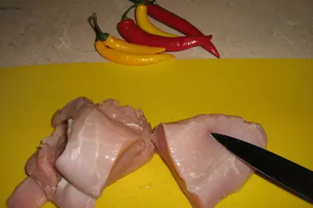 Теплый салат из курицы и помидоров: шаг 1