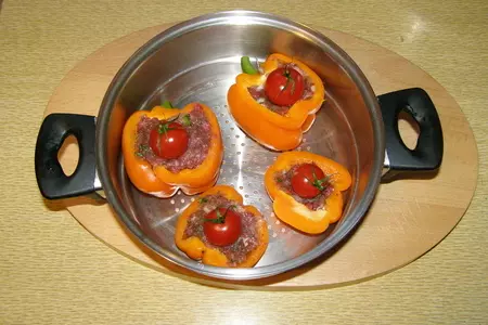 Перец, фаршированный рубленным мясом, приготовленный на пару: шаг 9