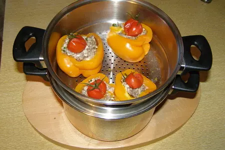 Перец, фаршированный рубленным мясом, приготовленный на пару: шаг 10