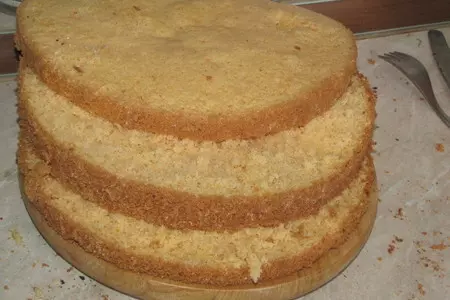 Высокий пышный бисквит из киселя и клубничный торт: шаг 8