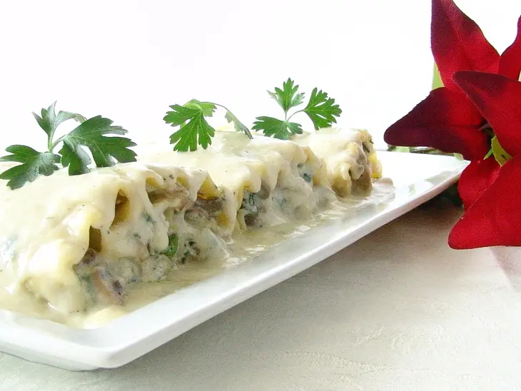 Рулеты из листов лазаньи с шпинатом и грибами: шаг 3