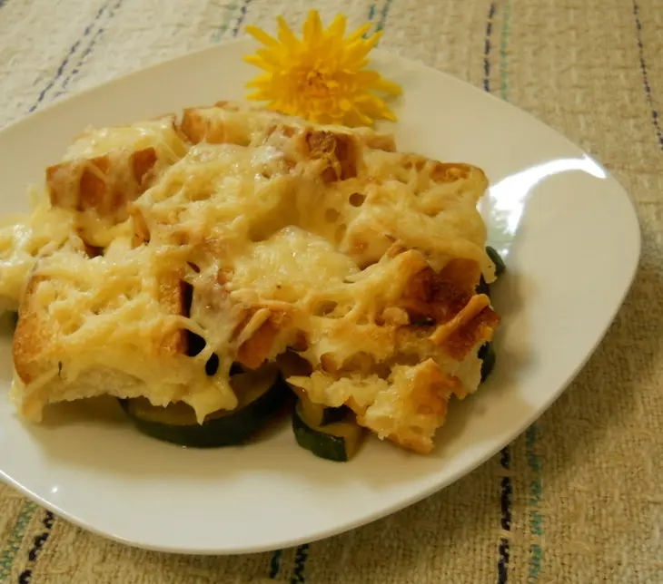 Гратен   из цукини с помидорами, фокачча и сыром.: шаг 3