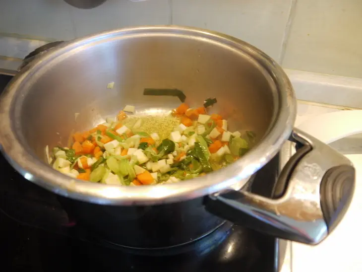 Caldo verde (зеленый суп с чоризо): шаг 2