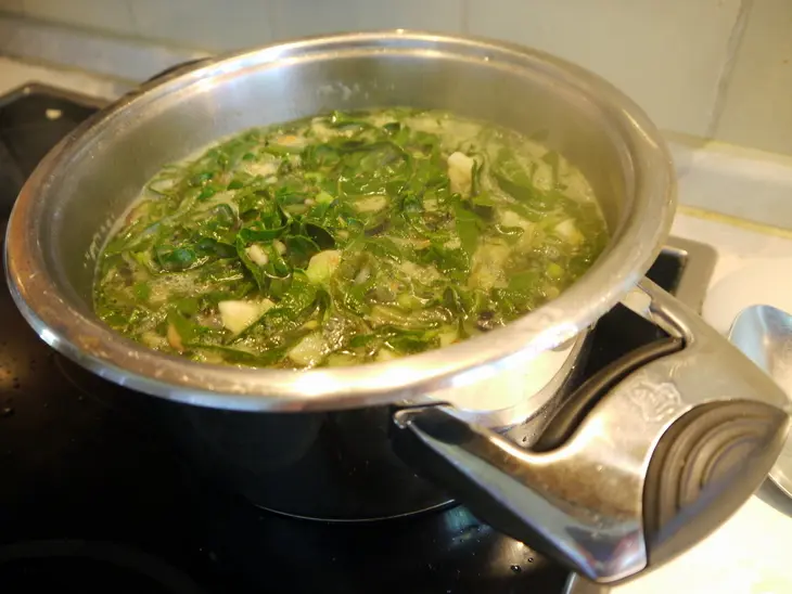 Caldo verde (зеленый суп с чоризо): шаг 4